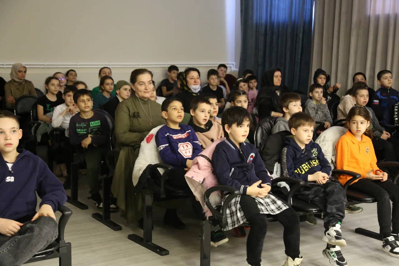 Русский театр показал спектакль для детей из Белгорода